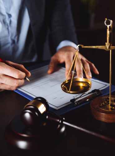 Arbitration vs Litigation: Choosing the Right Path for Dispute Resolution